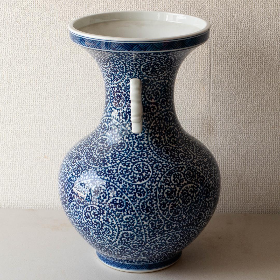 池田視行作 肥前有田 染付 蛸唐草文 双耳花瓶 高さ39.4cm