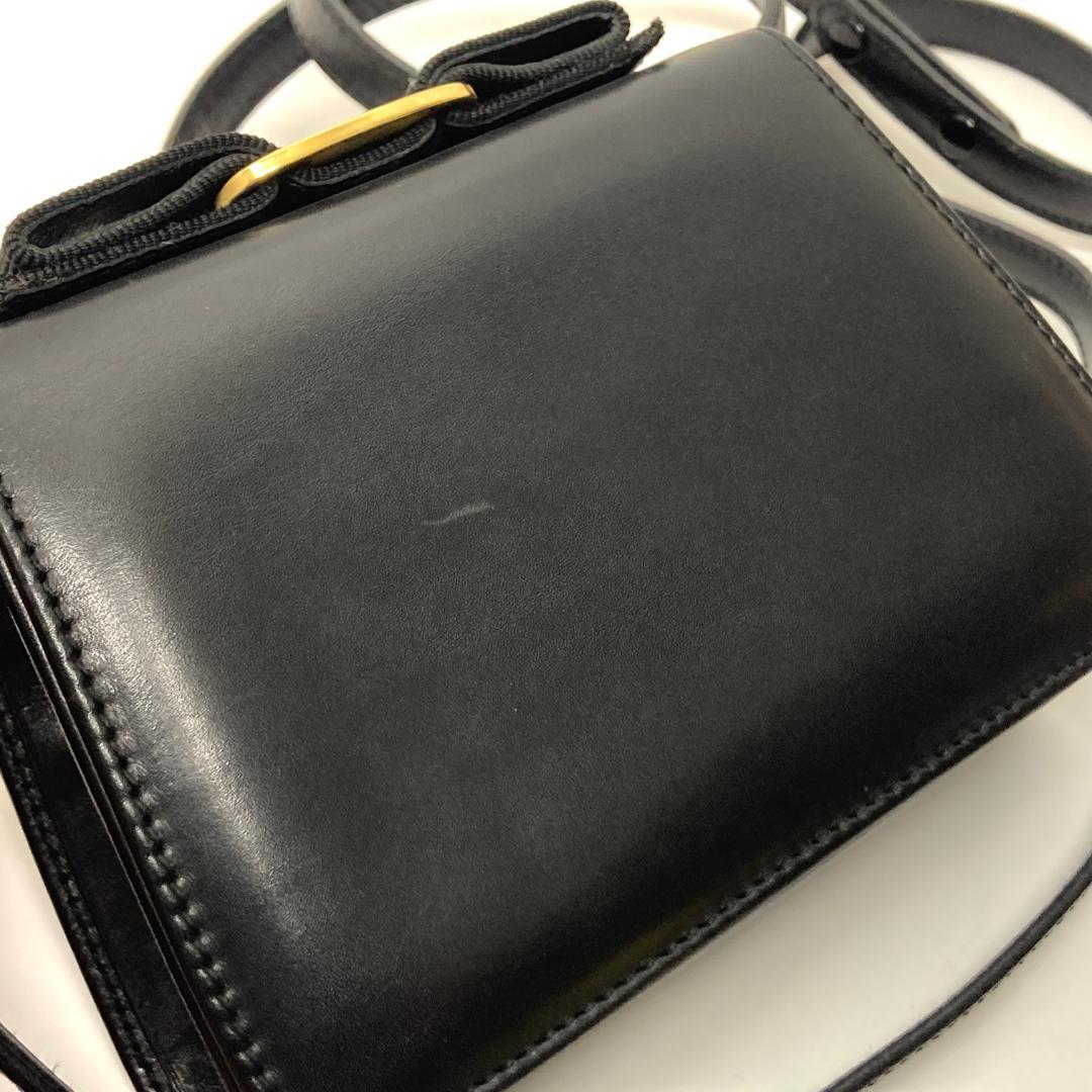 フェラガモ ヴァラリボン ミニショルダーバッグ ブラック ゴールド金具