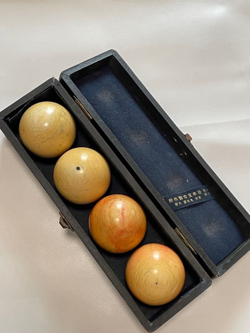 ビリヤード球　象牙風 赤白×4個 直径約6.2cm 重さ約987g 当時物