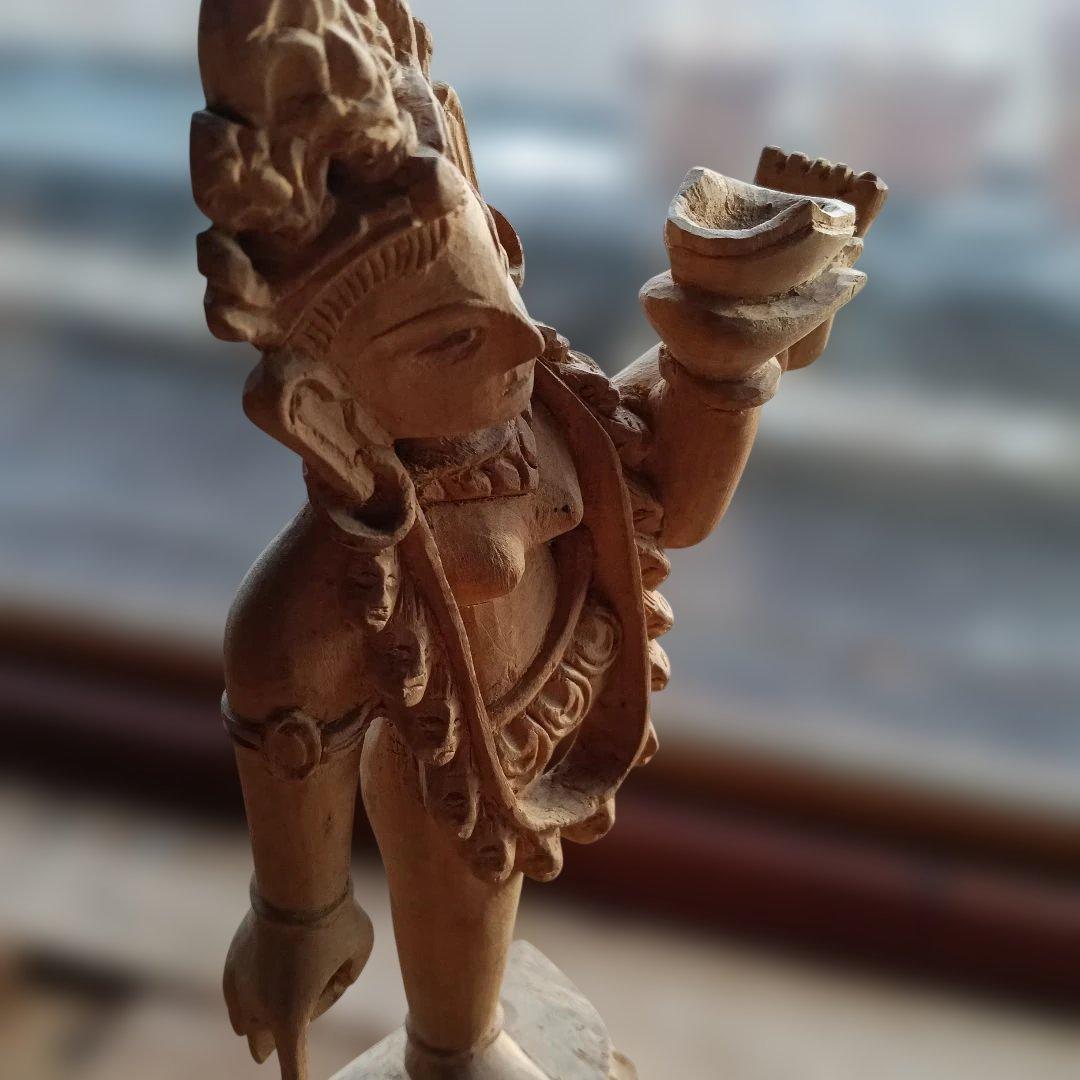 11.インドヒンズー教神木製立像 手に皿を持つデザイン