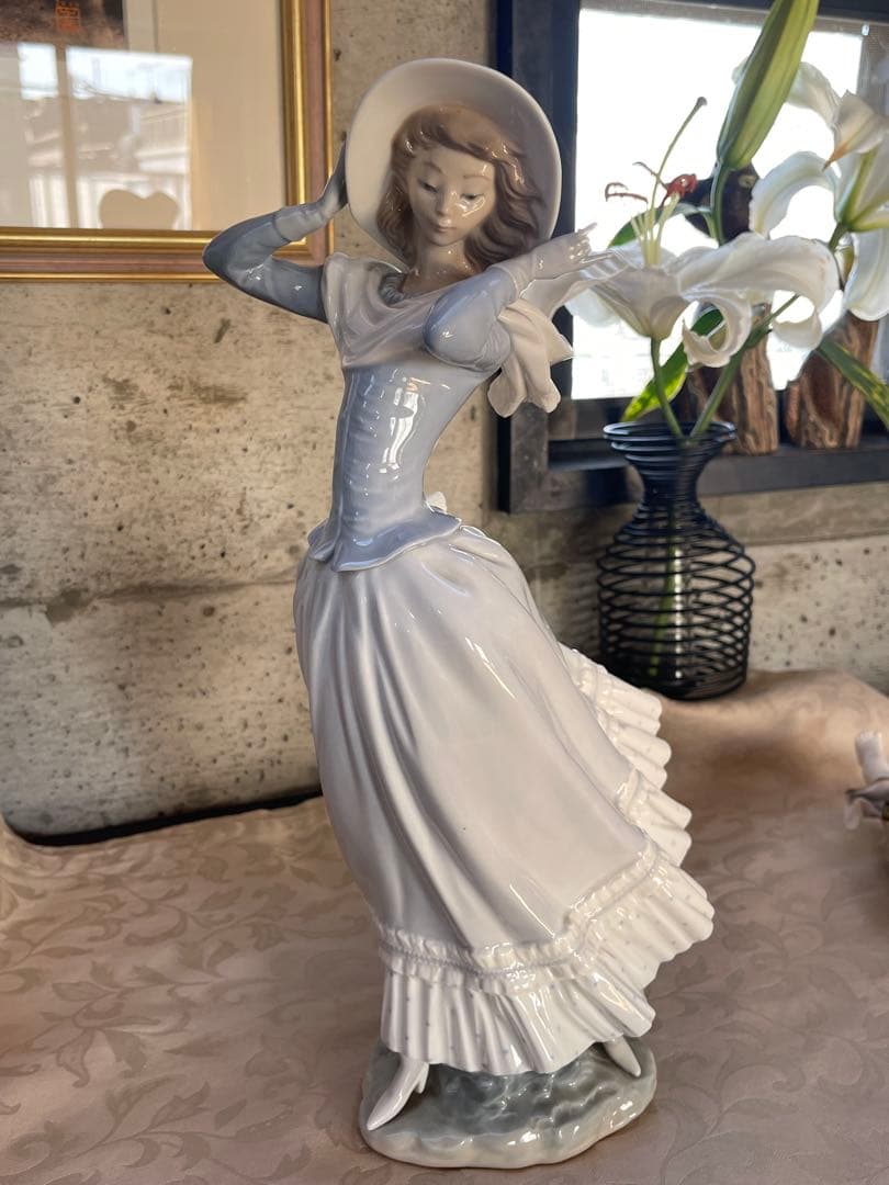 リヤドロ　春のそよ風　陶器製