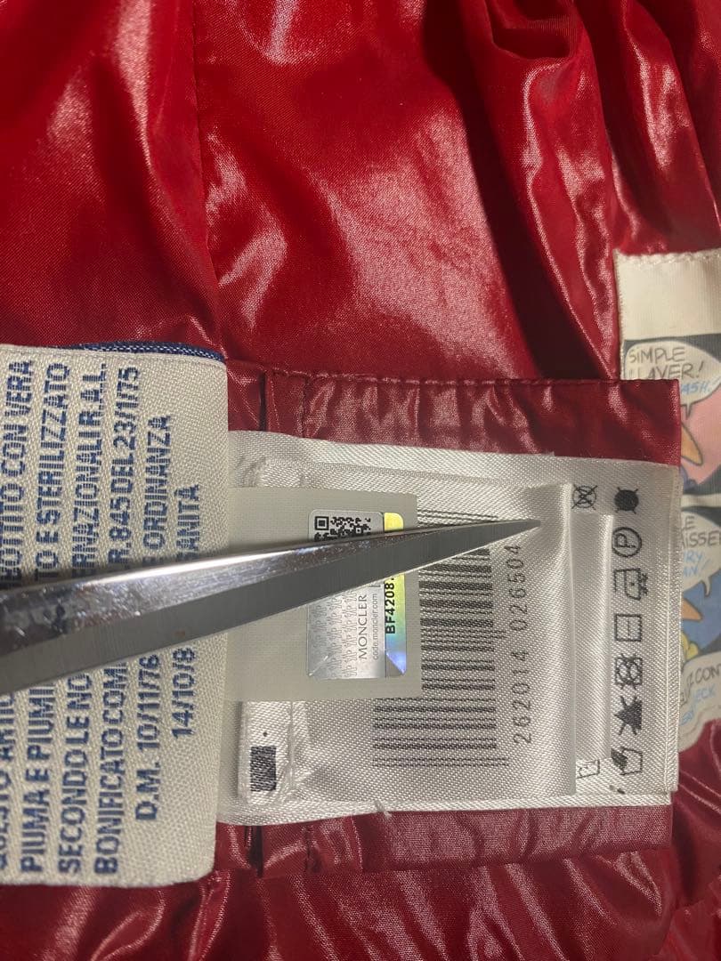 お*ん様 モンクレール　MONCLER ダウンベスト　赤　キッズ　可愛い　2y