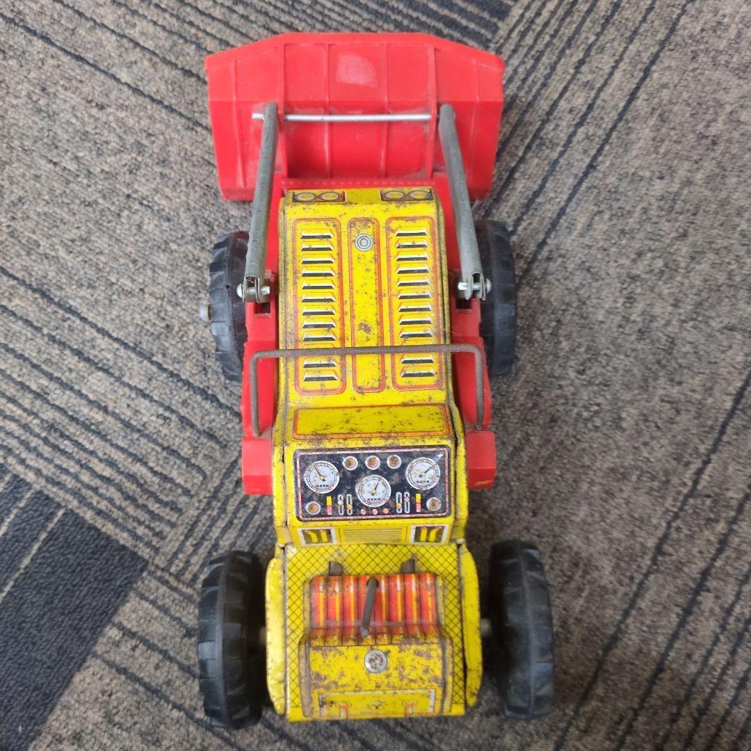 ブリキの 動くショベル付き建設車両