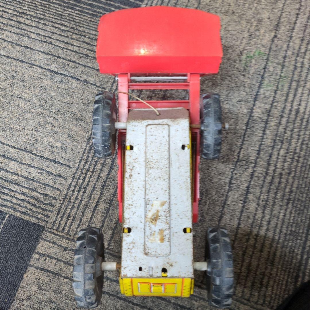 ブリキの 動くショベル付き建設車両