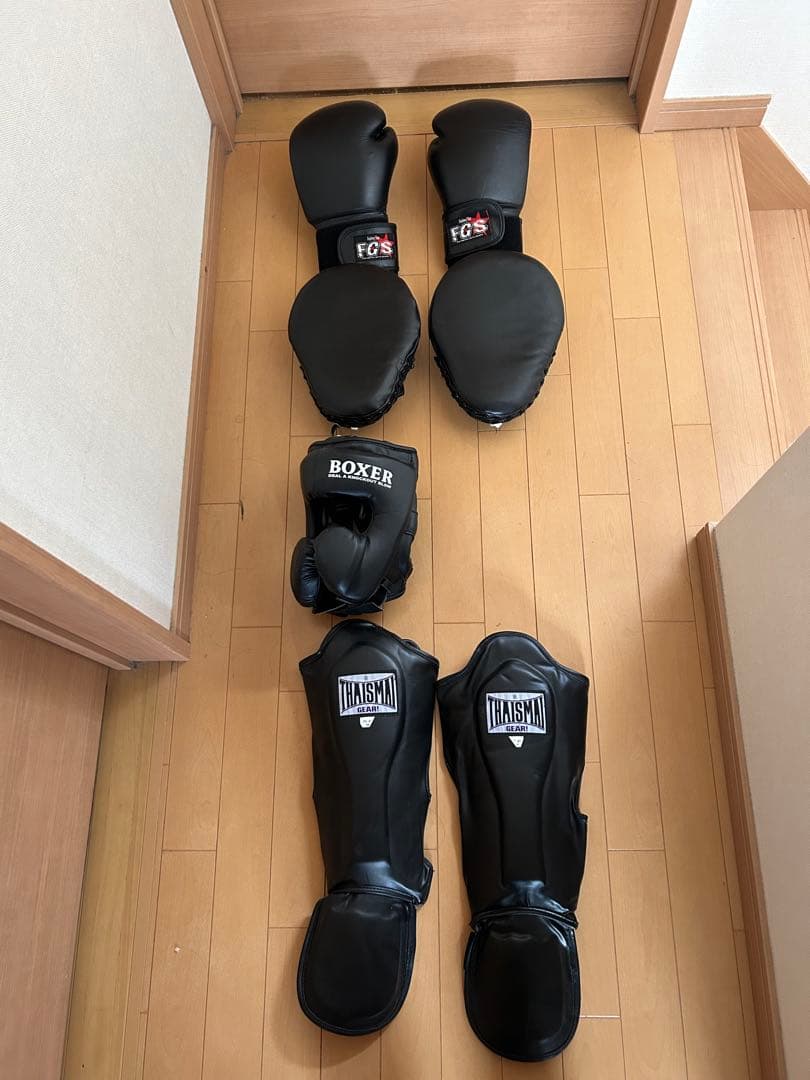 イサミ　キックボクシングセット　レガース　グローブ　プロテクター　ミット