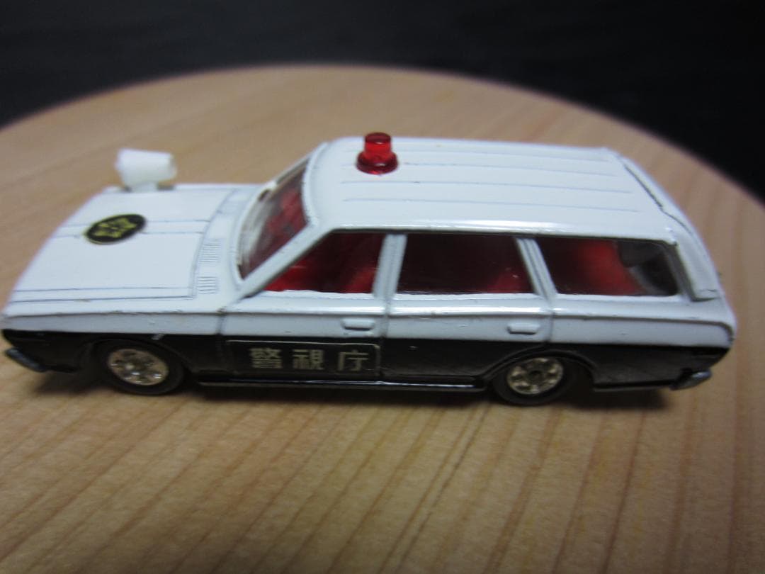 黒箱トミカ／【運転席窓あきver】日産セドリックワゴン白パト