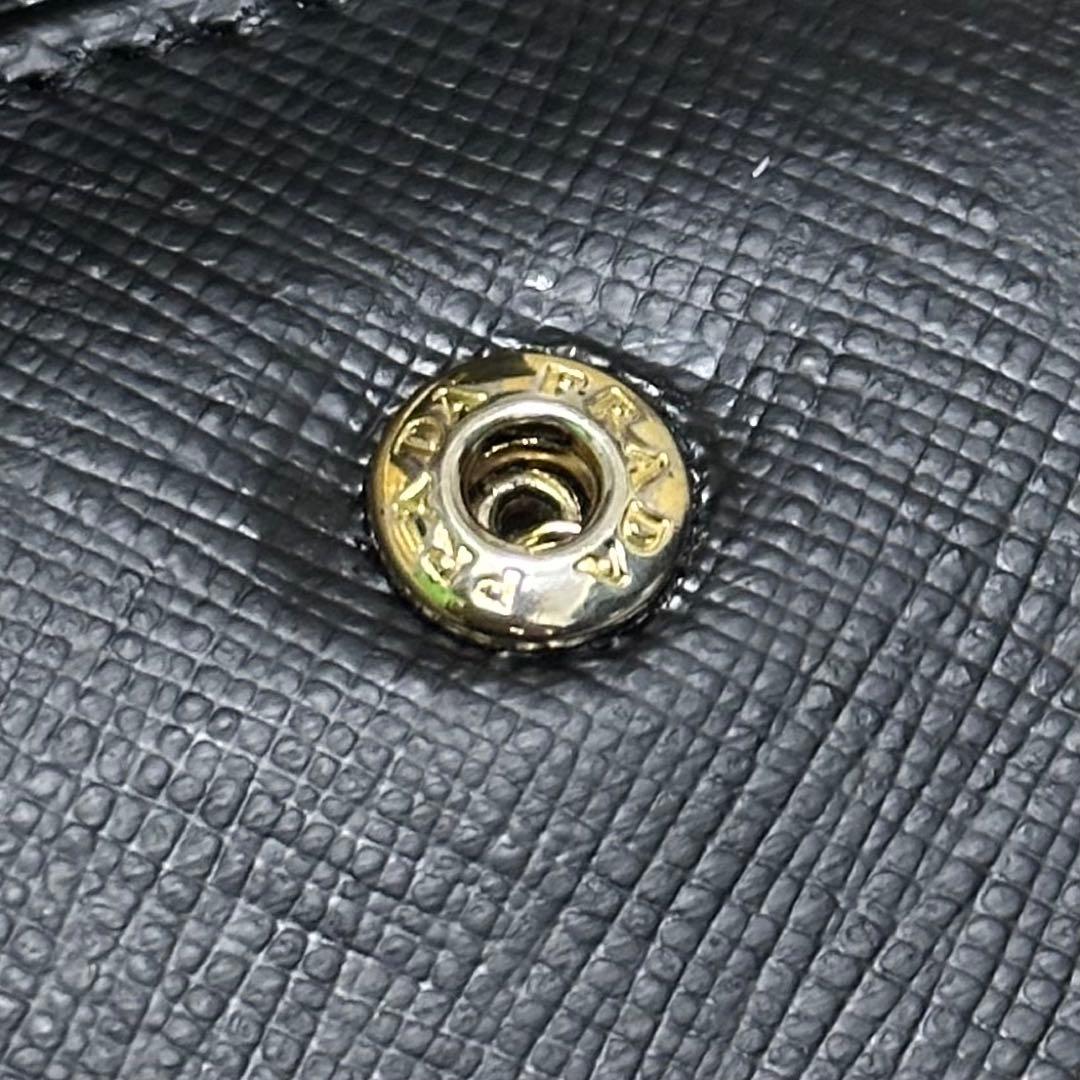 PRADA プラダ　折り財布　ラウンドファスナー　ゴールドロゴ　ブラック