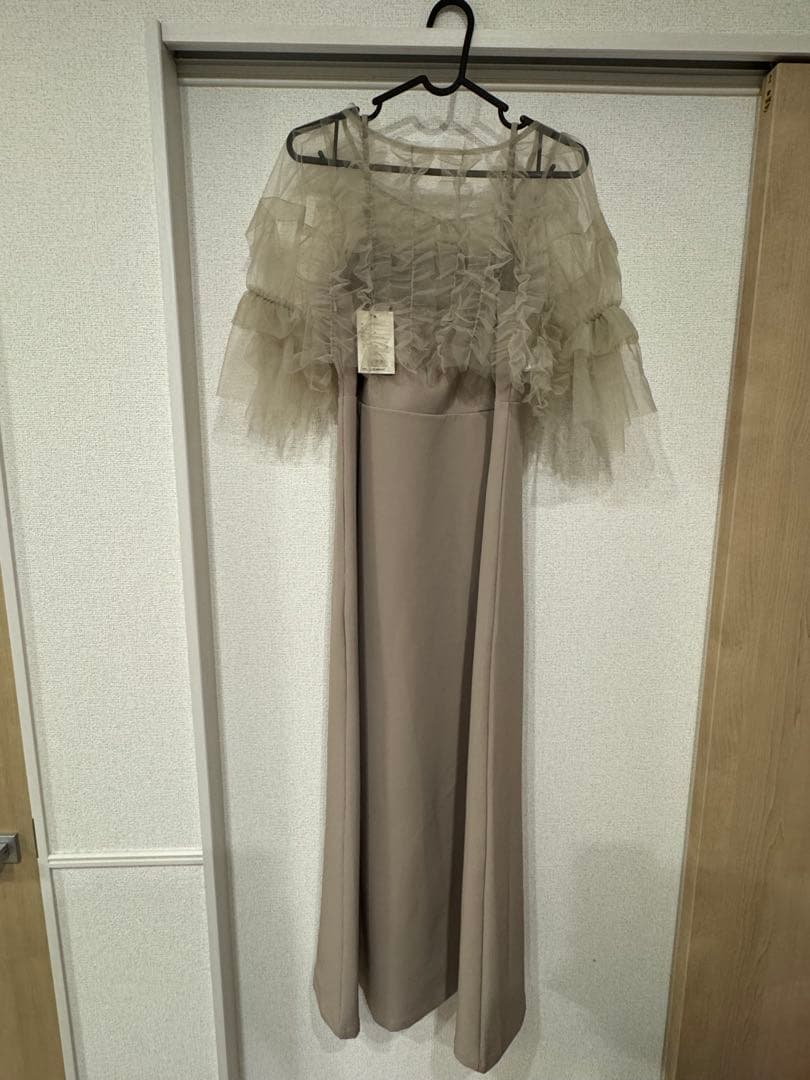 【ら♡】MELLOWNEON フリル付きベージュロングドレス