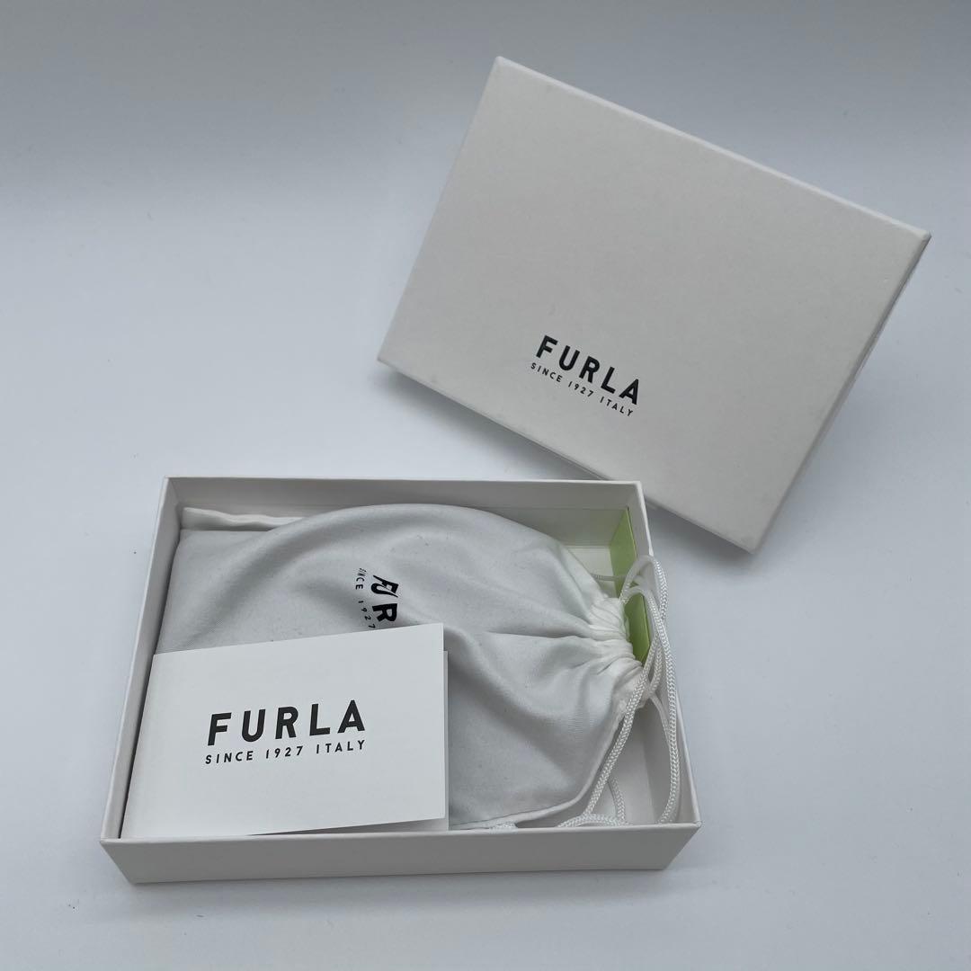 未使用　FURLA 二つ折り財布　ダフネ　アーチロゴ