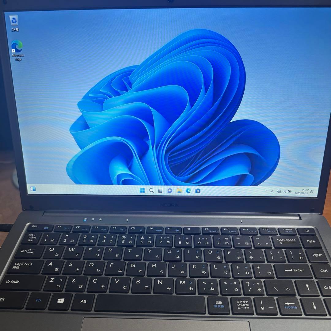 ほぼ未使用ノートパソコン　14.1インチ　グレー