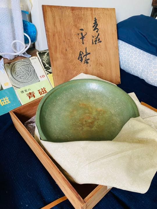 中国、明代龍泉窑青瓷大皿、布、はこ箱付き、サイズ約43cm高さ約7.5cm