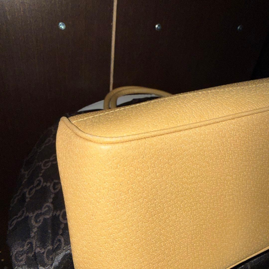 美品　グッチ　ハンドバッグ　がま口　成人式 レザー　ベージュ GUCCI ロゴ