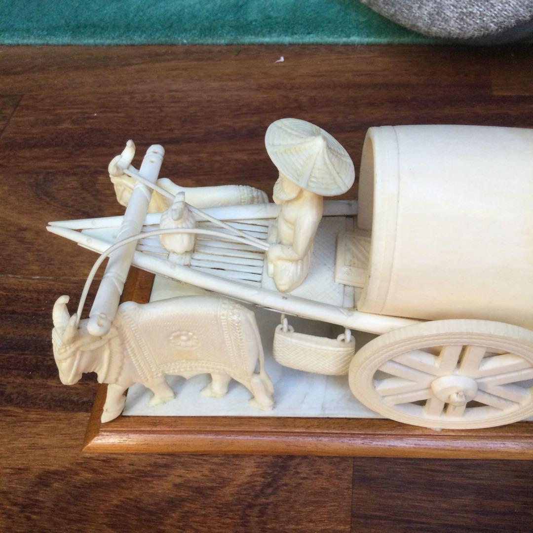 置物、牛車　天然素材 象牙調