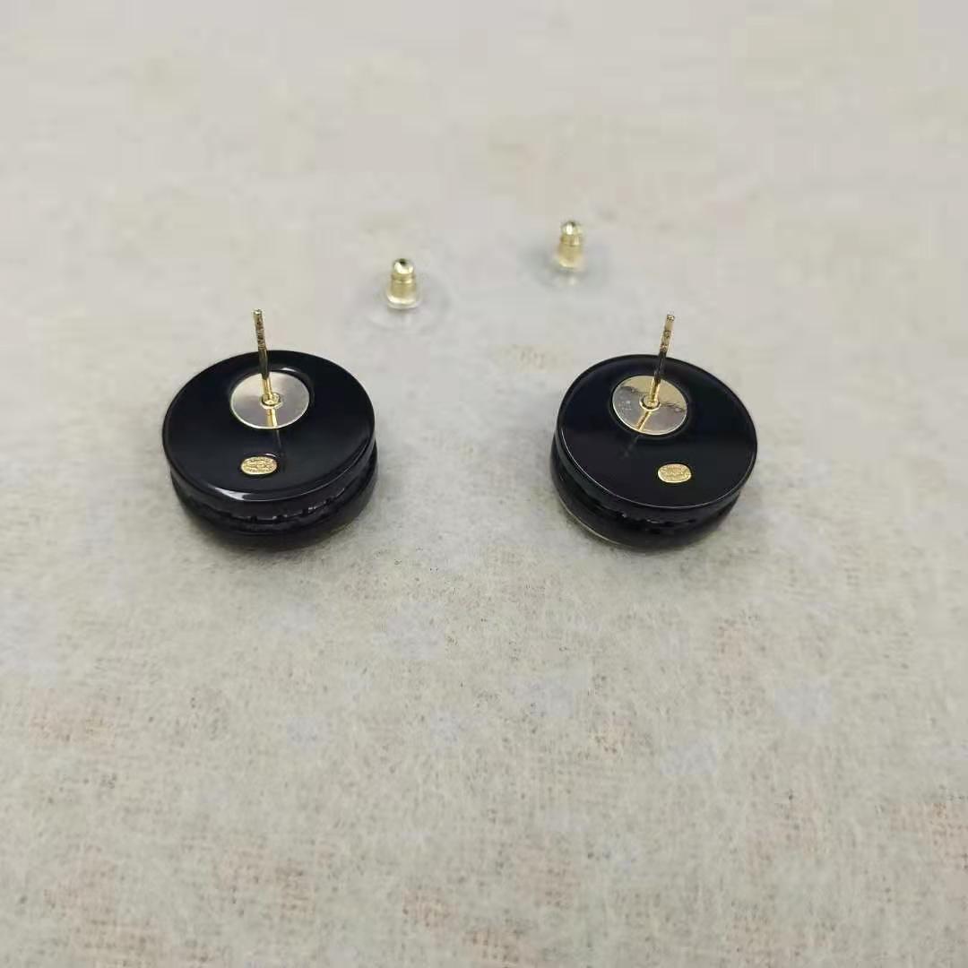 【美品】シャネル ブラック × ホワイト ストライプ ラウンド ダブル C