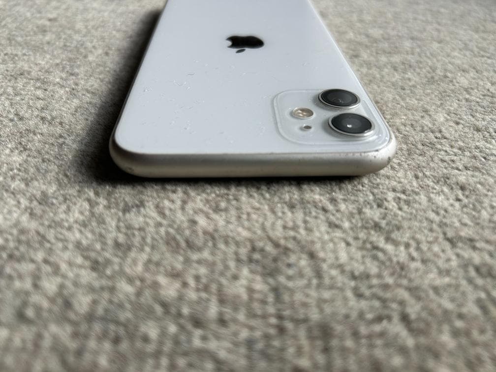 iPhone 11 128GB 美品 バッテリー82% SIMフリー 残債なし