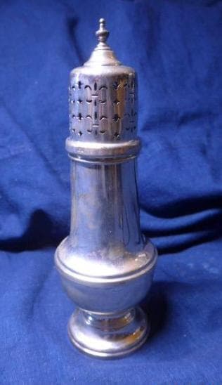 い*み様 未使用　英国の伝統工芸、大きな純銀の香辛料入れです。95g　ホールマー