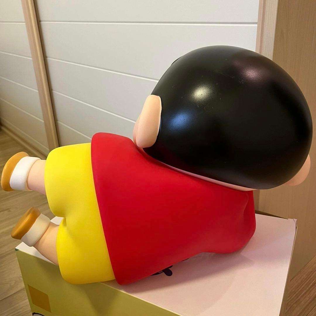 しんちゃん 寝そべりフィギュア 約36cm