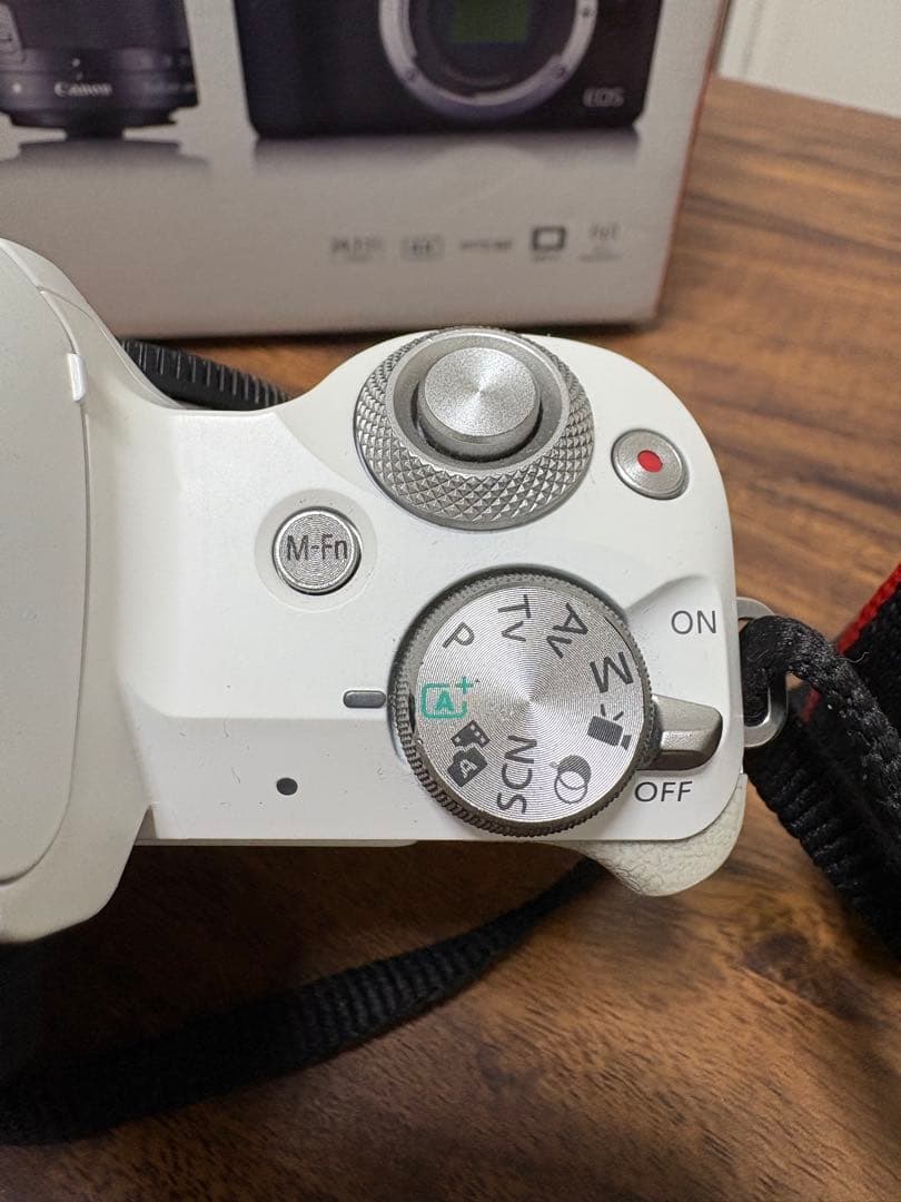 Canon EOS Kiss M2 ダブルズームキット ホワイト