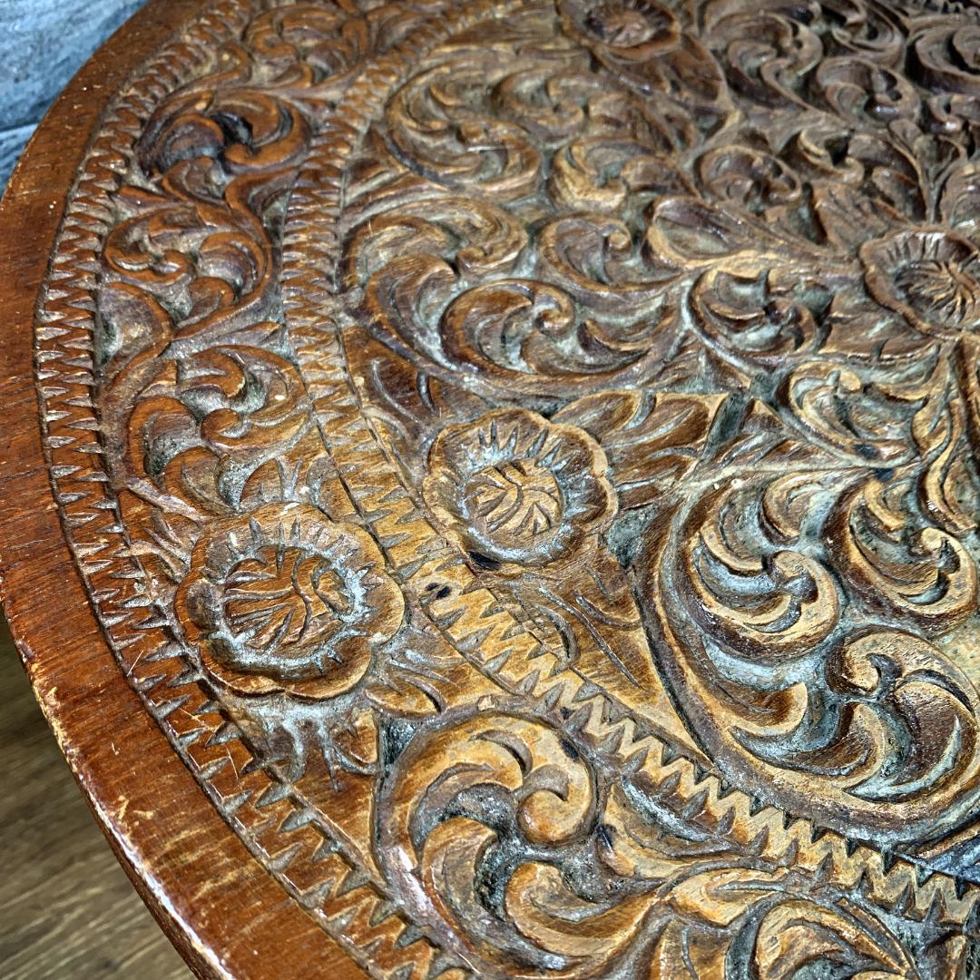 インド民芸品　木彫り机　天板直径51.5㎝サイズ　花台　サイドテーブル