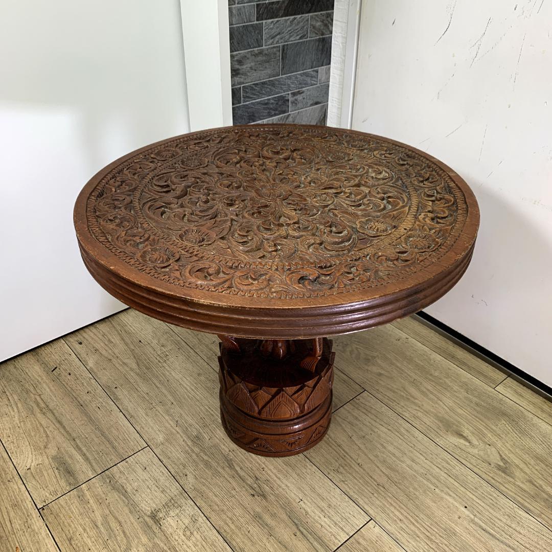 インド民芸品　木彫り机　天板直径51.5㎝サイズ　花台　サイドテーブル