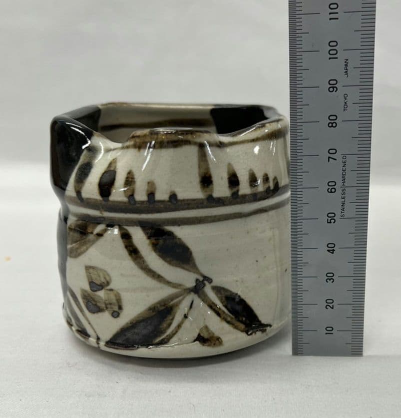 黒織部 火入  宮川香雲(竜谷窯) 茶道具
竜谷窯  宮川香雲