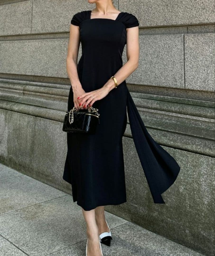 極美品✨JENNE　ショルダーベールドレス　希少L　ブラック