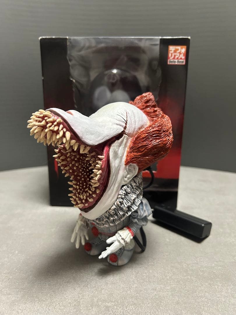 イット　ペニーワイズ スケアリーVer.（発光仕様）　デフォリアル