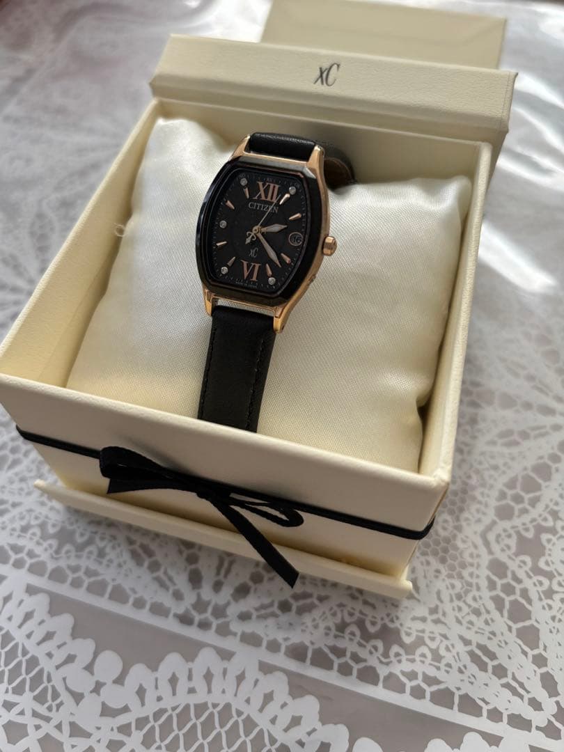 やよいんぐシチズン　クロスシー　LIGHT in BLACK