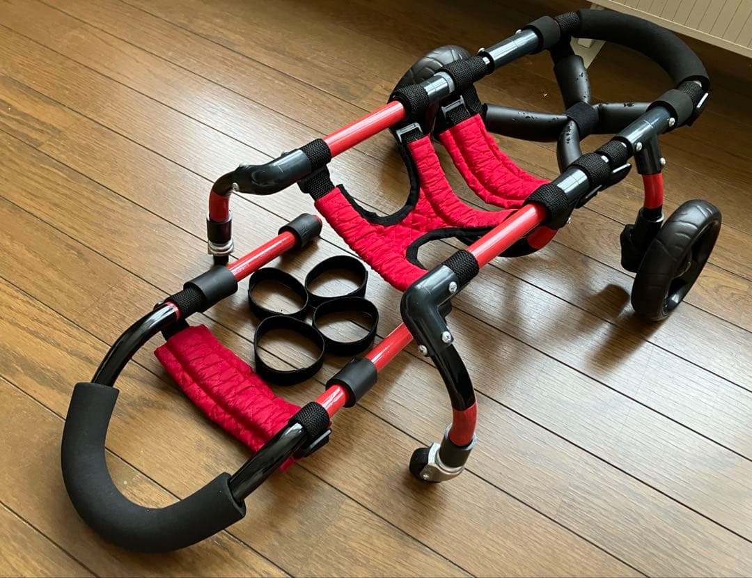 中古♡ワンちゃん4輪　リハビリ　食事補助　犬用車椅子　体制維持　犬の歩行器