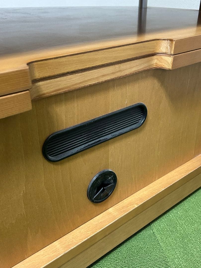 カリモク　テレビ台　テレビボード　キャビネット　木製　ガラス扉　キャスター付き