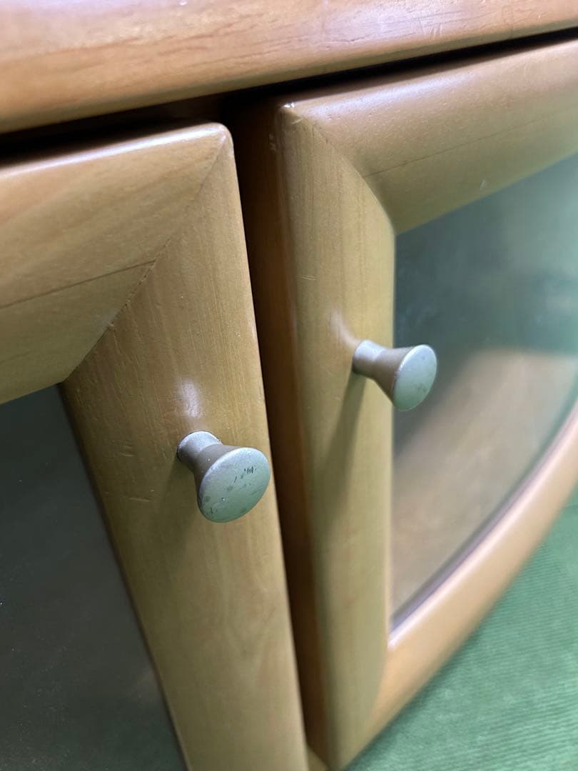 カリモク　テレビ台　テレビボード　キャビネット　木製　ガラス扉　キャスター付き