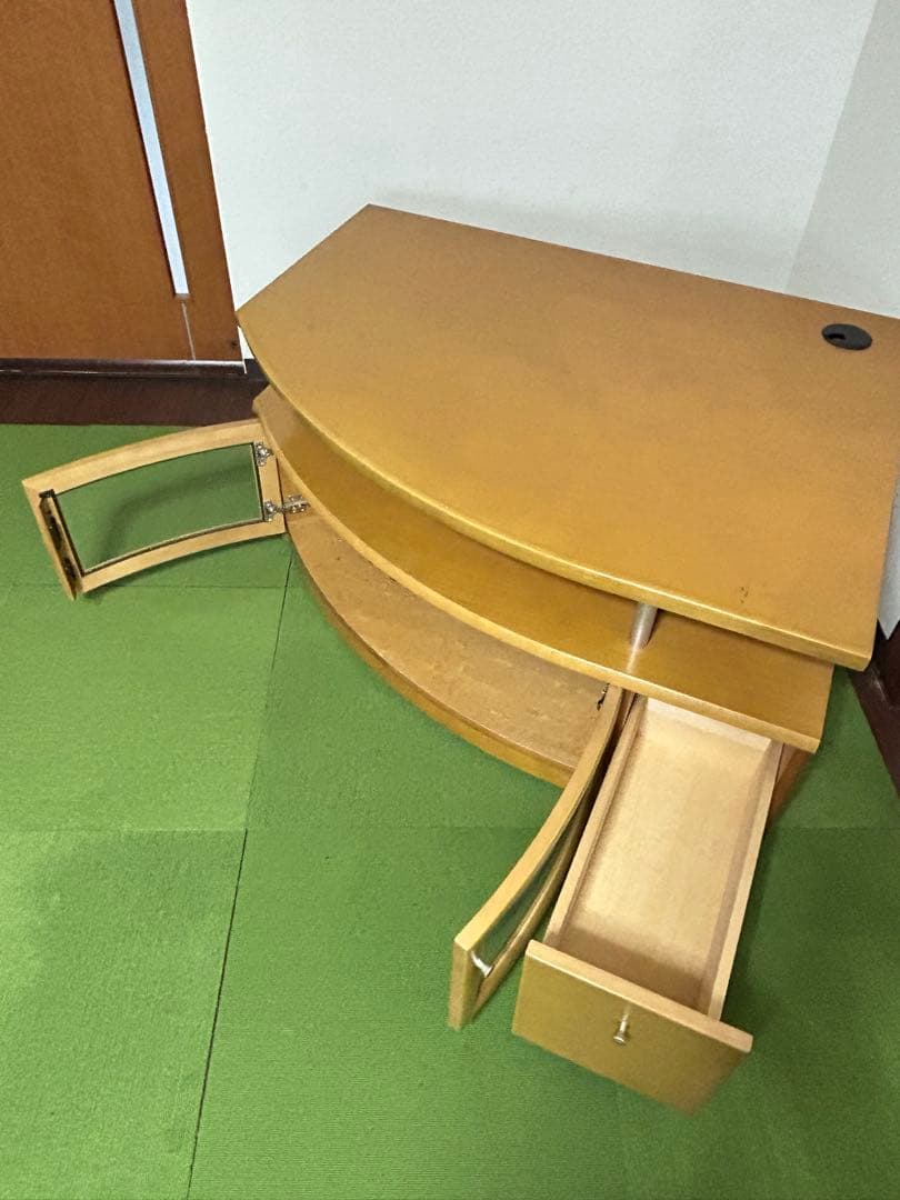 カリモク　テレビ台　テレビボード　キャビネット　木製　ガラス扉　キャスター付き