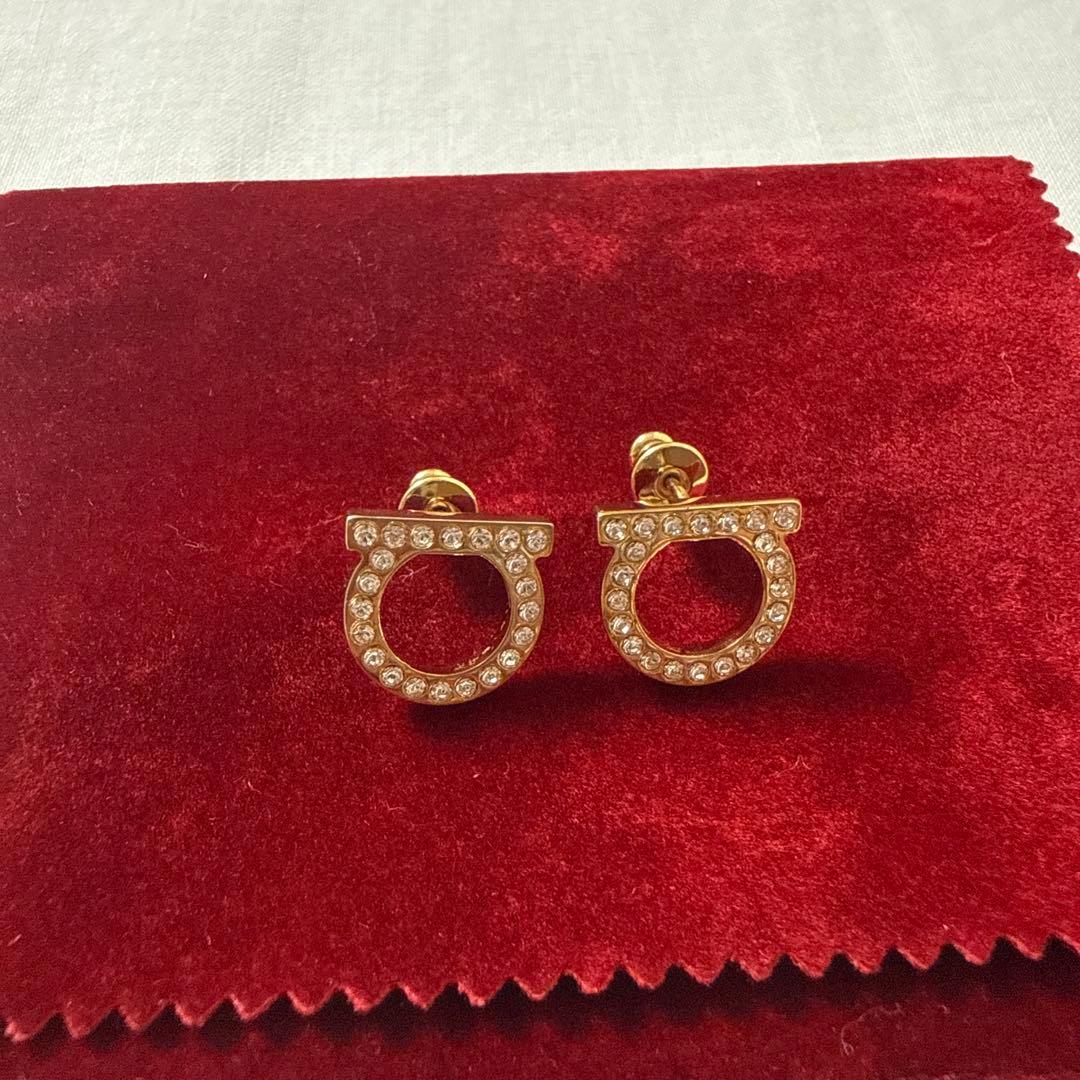 Salvatore Ferragamo ガンチーニ ピアス