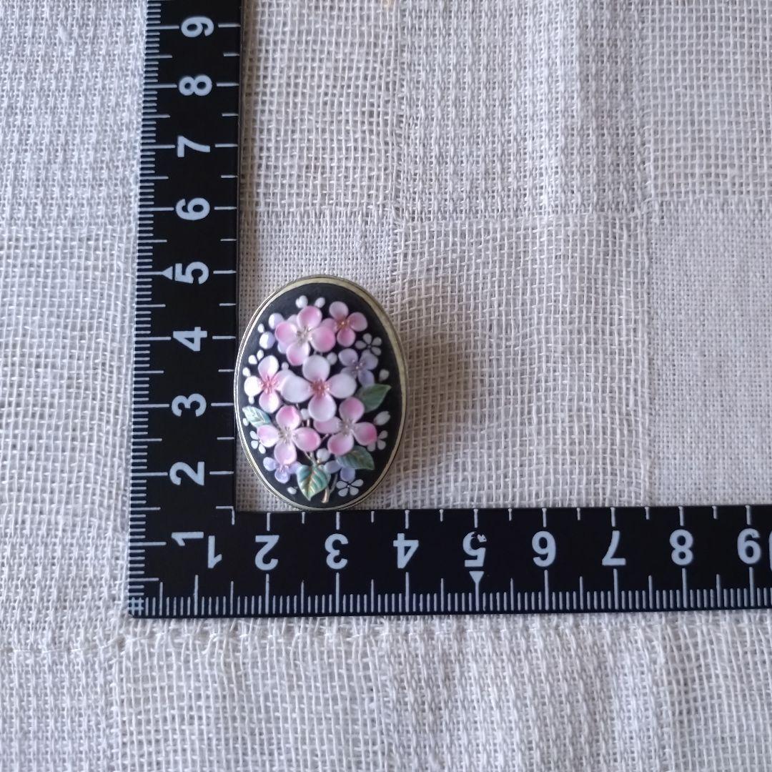 日本製ヴィンテージ　俊兼　トシカネ　有田焼　焼き物　あじさい　紫陽花　ブローチ