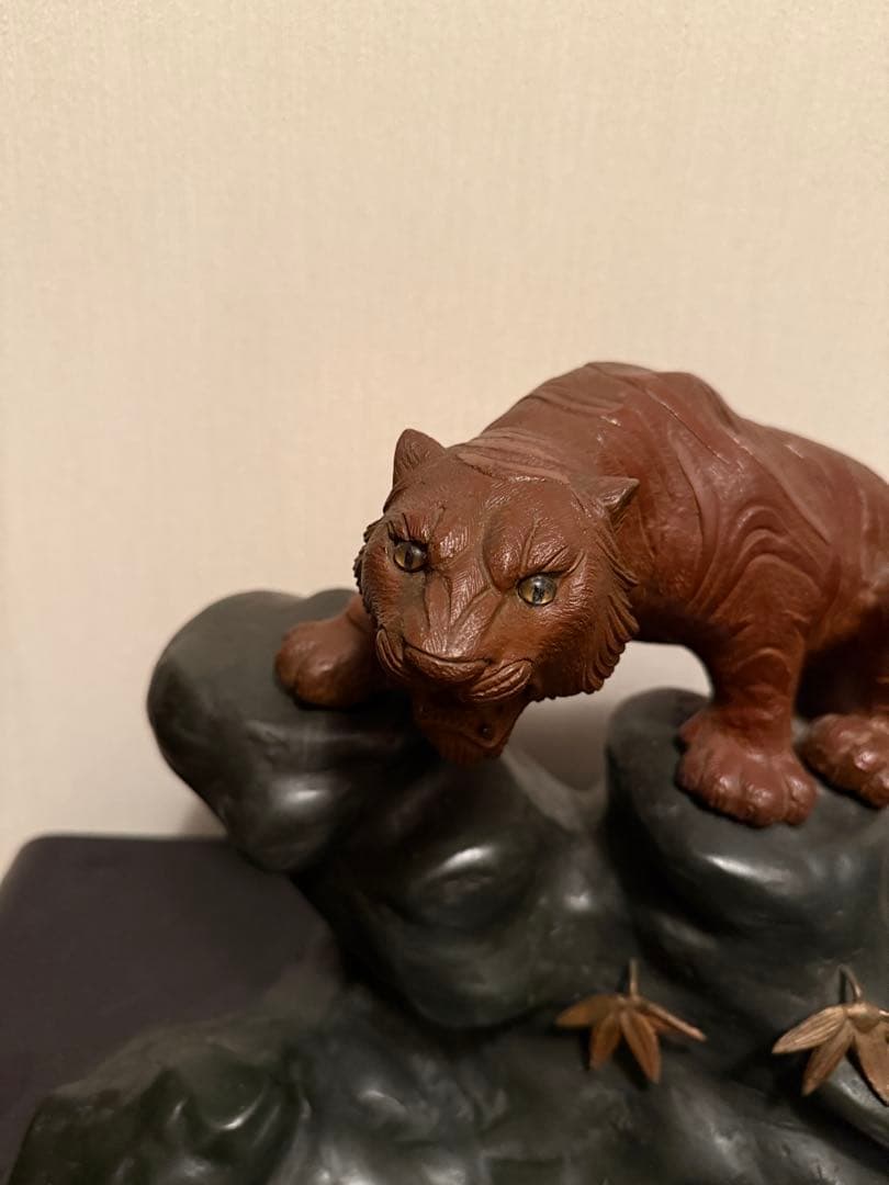 鋳銅　雅章作 虎置物 虎　置物　インテリア　オブジェ　台座付き