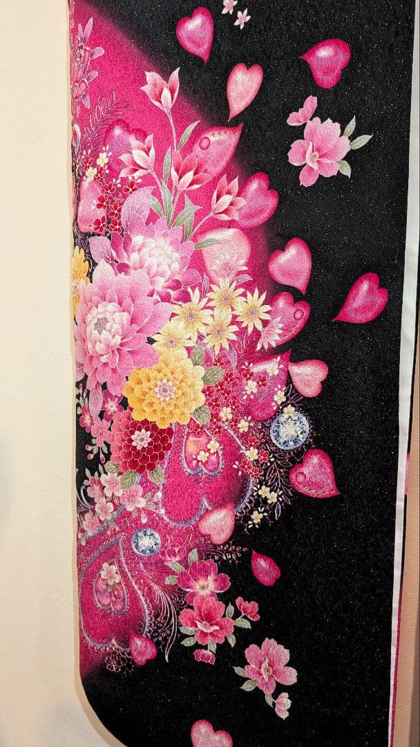 【現代柄•ハート】振袖 黒とピンクの花柄• ハートがポイント！L〜LＬサイズ