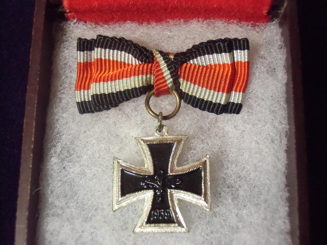 ＢＷドイツ軍/連邦軍＊１９５７年制定＊襟用騎士鉄十字勲章＆ミニチュアピン（実物）