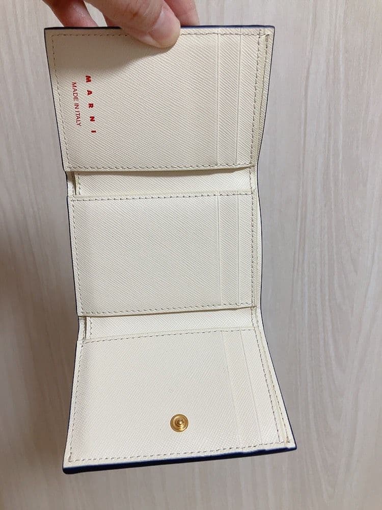 ほぼ未使用☆MARNIマルニ ロゴ　サフィアーノレザー 三つ折り財布 アイボリー