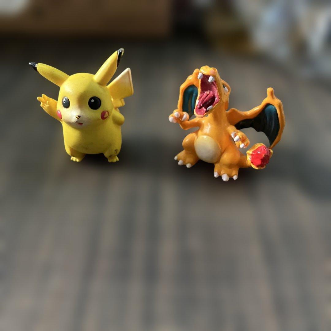 【新春最終1月19日倉庫一掃セール22時ピカチュウとリザードンのフィギュアセット