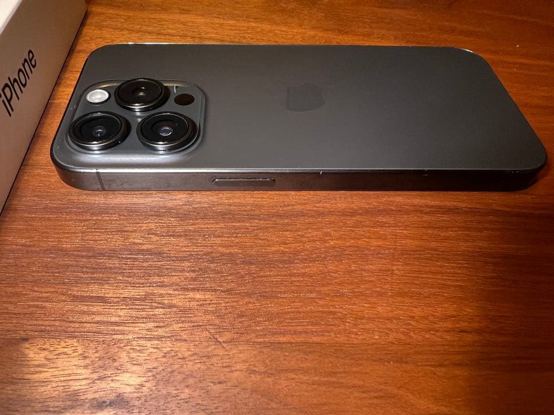【美品】Apple iPhone15Pro 256G ブラックチタニウム