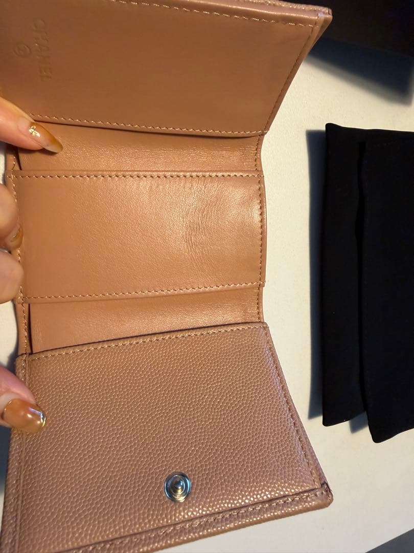 CHANEL ベージュ 三つ折り財布 キャビアスキン　キルティング