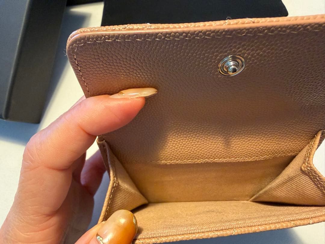 CHANEL ベージュ 三つ折り財布 キャビアスキン　キルティング