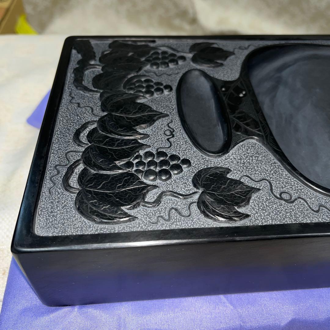 ⭕️雄勝硯　和峰　壺と葡萄彫刻の大型硯　美形美品　7Ｋg超　木製蓋と収容台付き