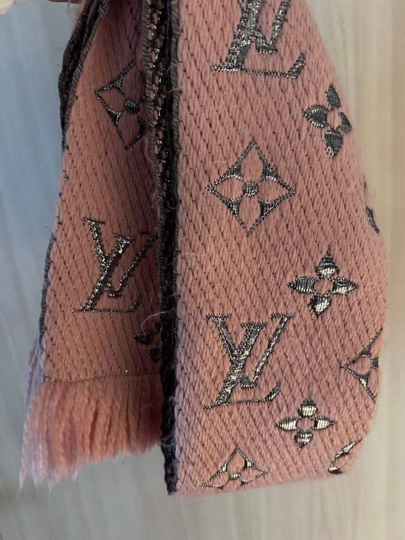 Louis Vuitton ピンク マフラー フリンジ付き