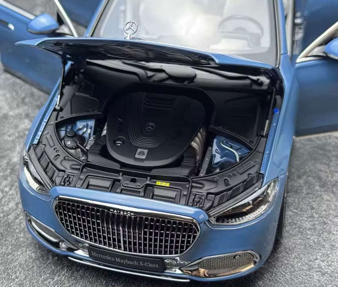 Mercedes-Maybach S-class 1/18スケールモデルミニカー