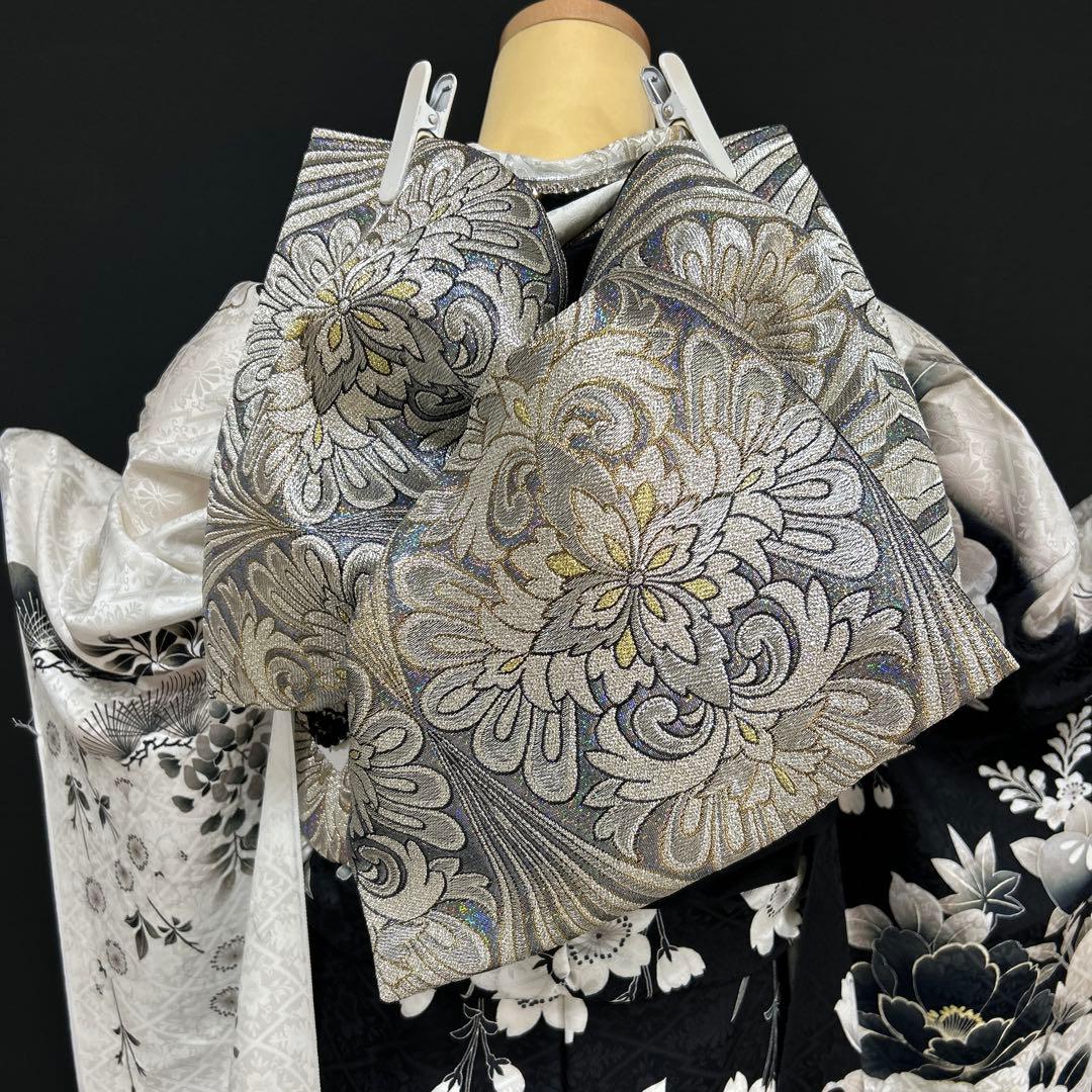 白地に黒　シックな椿や小花の振袖フルセット