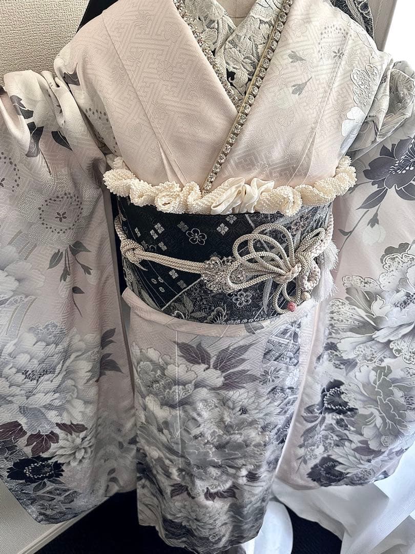 高級振袖 淡いピンクとグレーの花柄　フルセット