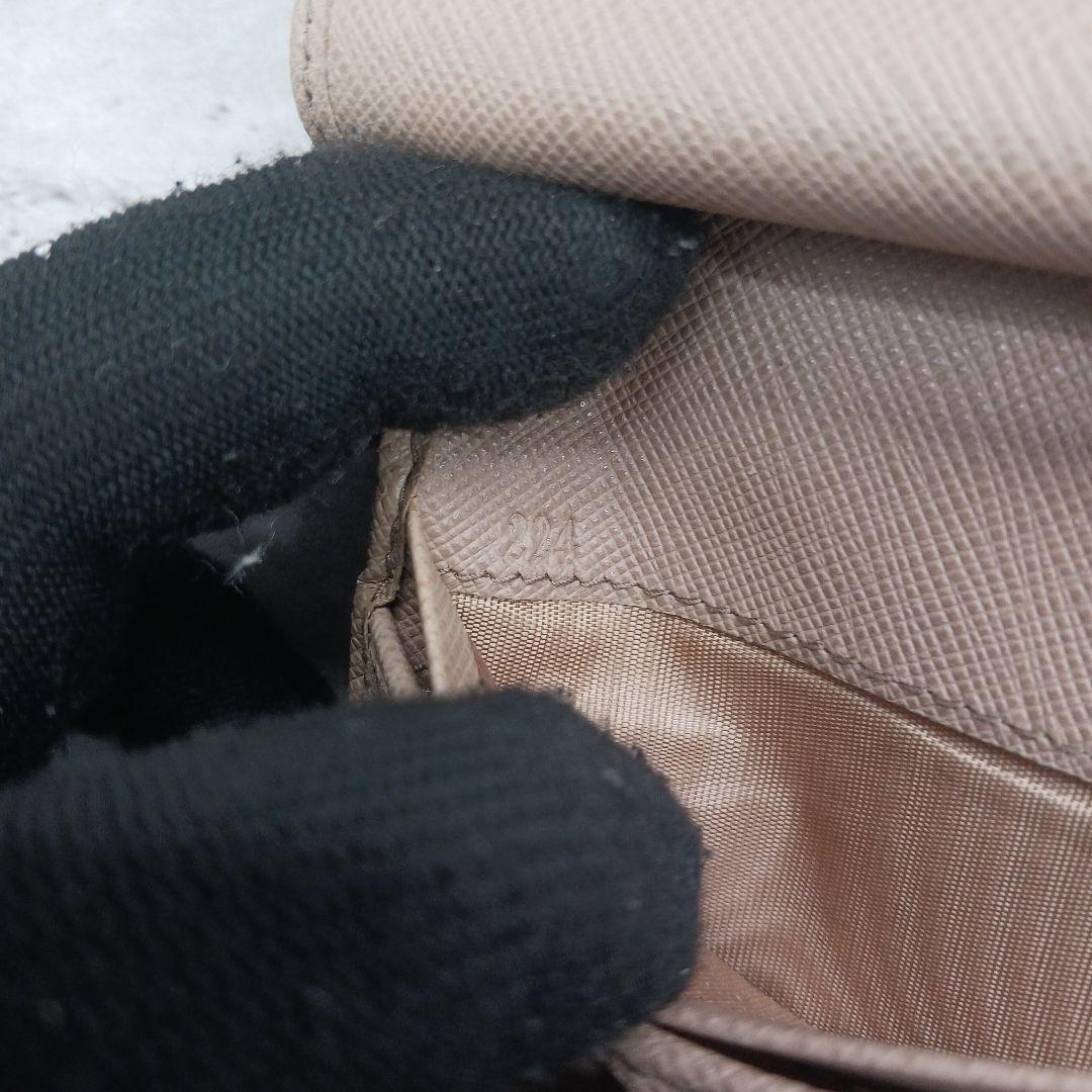 ✨美品✨ プラダ 二つ折り財布 ベージュ サフィアーノ