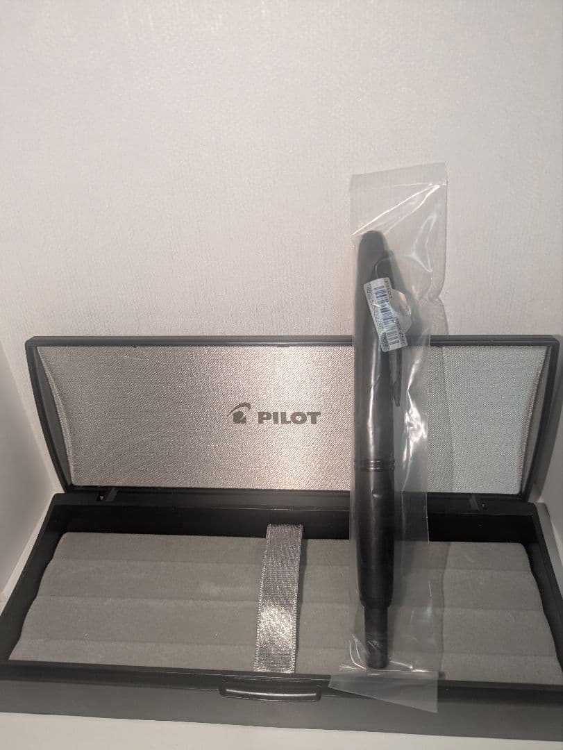 O*N様 【新品】PILOT キャップレス万年筆 細字 FC-18SR-BM-F