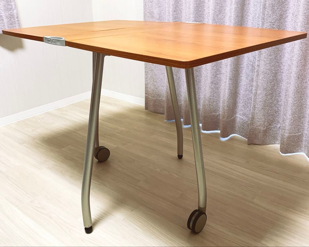 カリガリス　オリビア　進展式テーブル